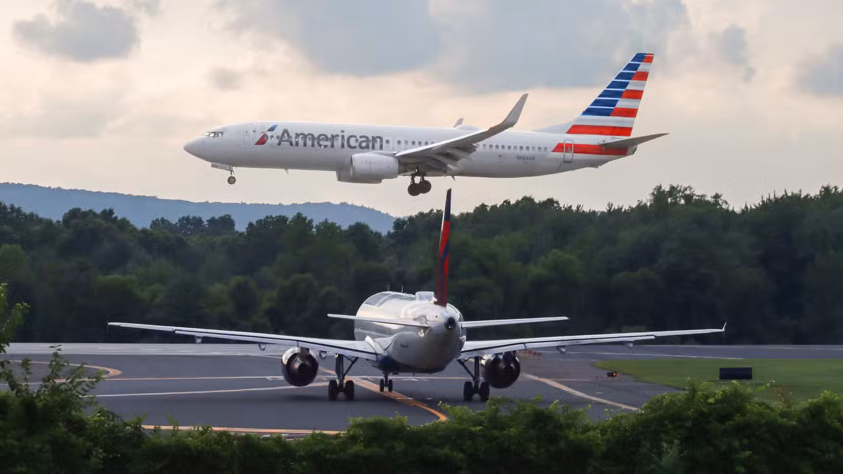 American Airlines Boeing 737 flying over Delta Air Lines Airbus A320