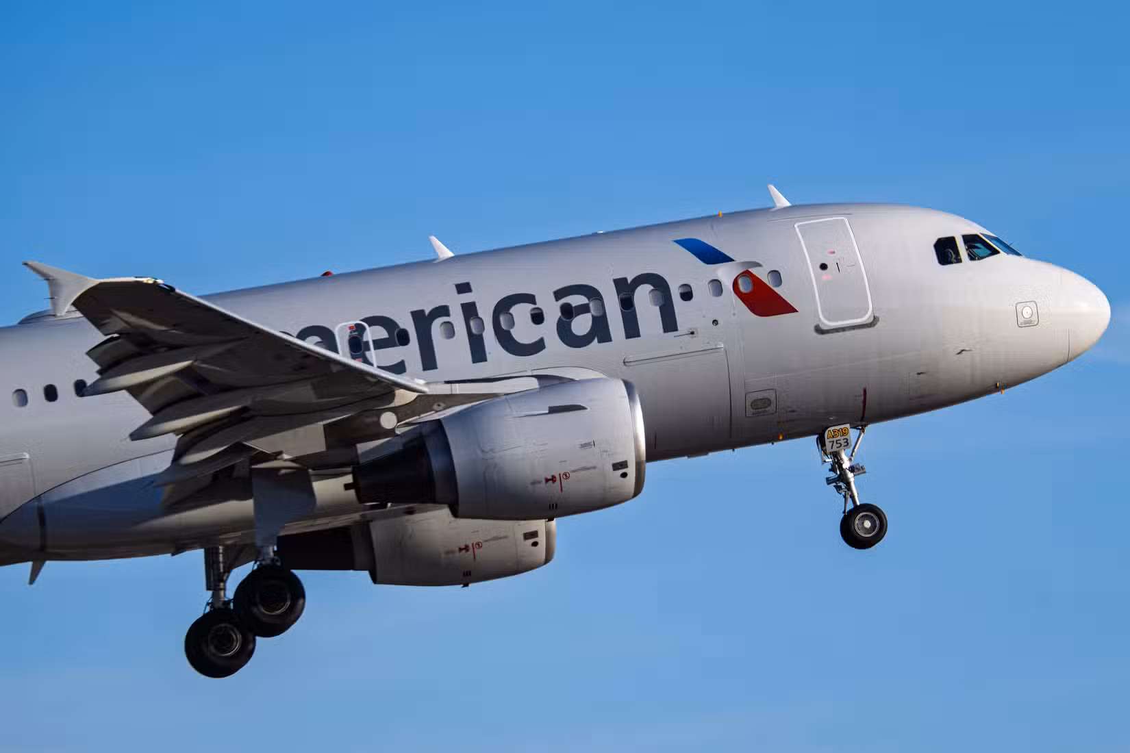 American Airlines Airbus A319 flying