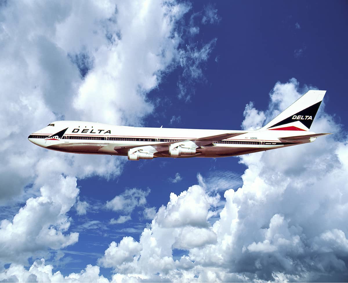 Boeing 747-1970 flying