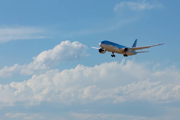 A Korean Air Boeing 787 landing at Barajas Airport, Madrid. Madrid, Spain - July 6, 2023: A Korean Air Boeing 787 landing at Barajas Airport, Madrid. korean air stock pictures, royalty-free photos & images