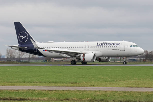 Lufthansa Airbus A320 flying