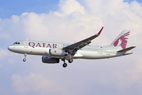 Qatar Airways Airbus A320 flying