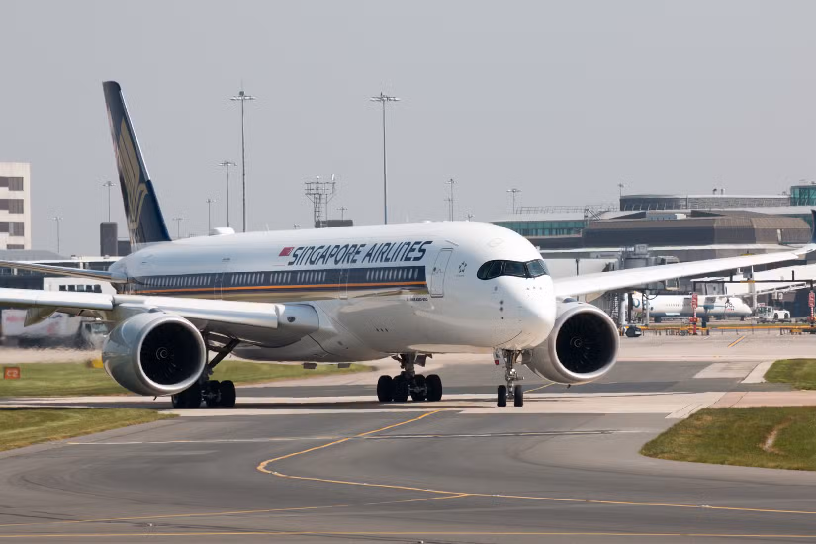 Singapore Airlines Airbus A350 flying