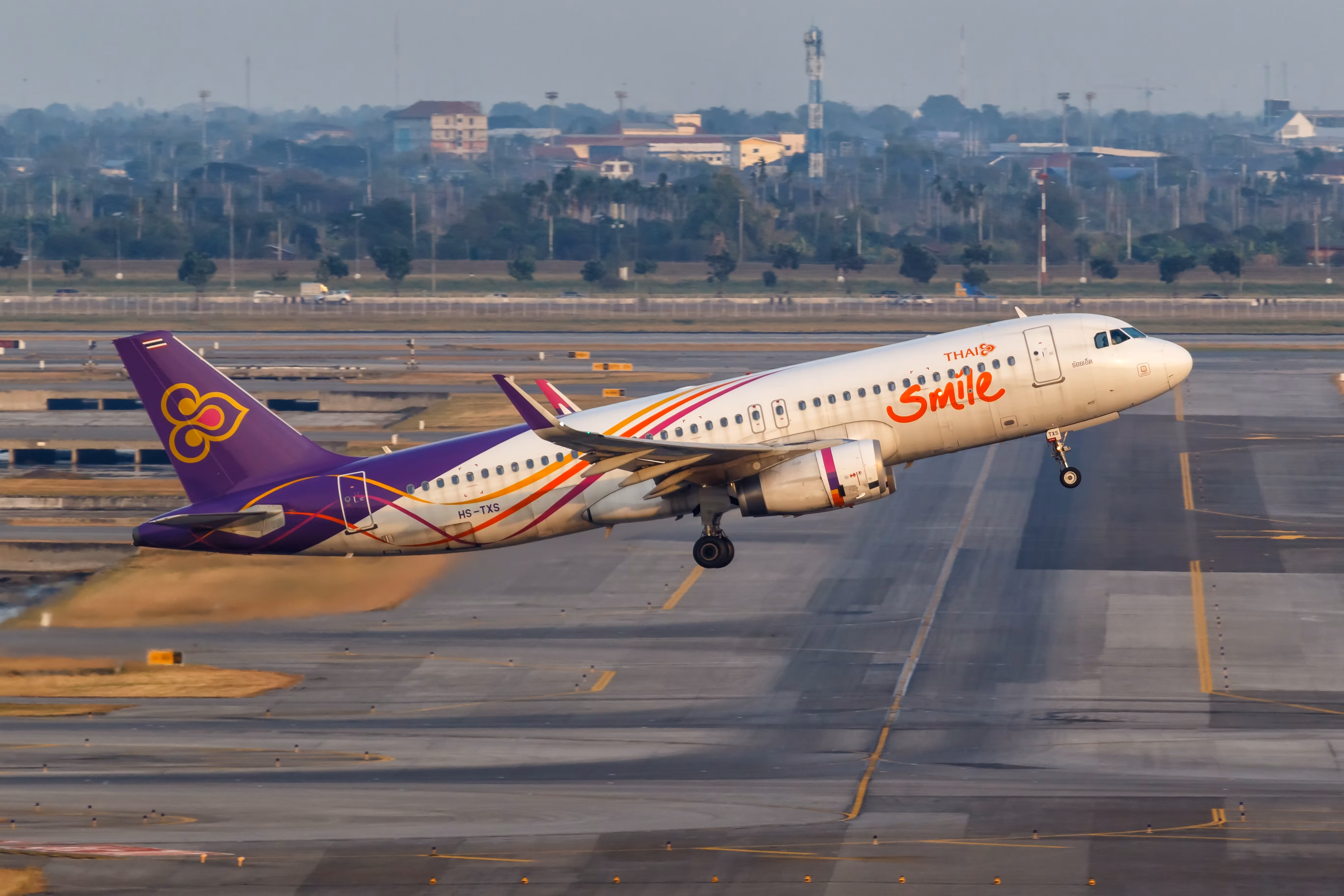Thai Airways Airbus A320 flying