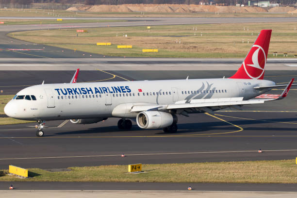 Turkish Airlines Airbus A321 flying