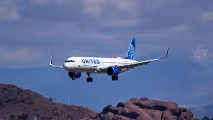 United Airlines Airbus A321Neo arrival into Phoenix Sky Harbor Airport