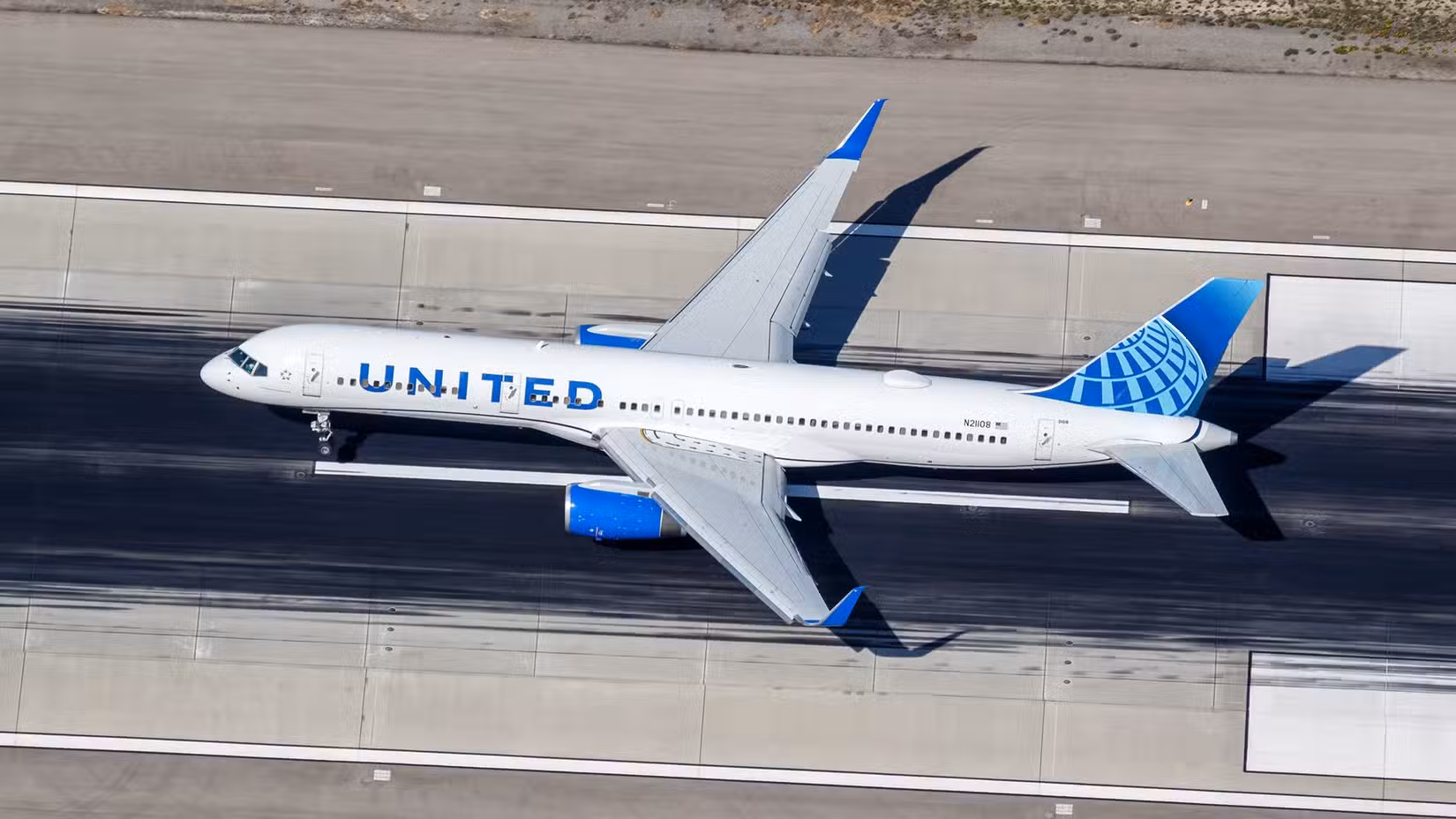 A United Airlines Boeing 757 taking off