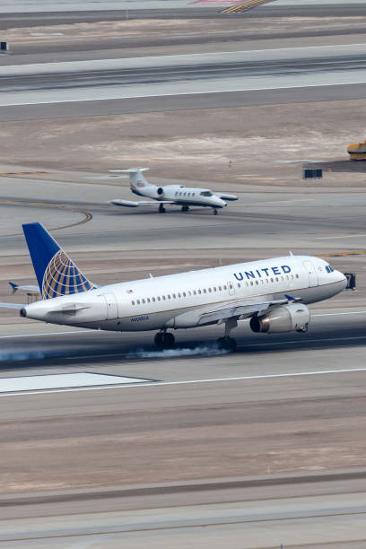 United Airlines Airbus A319 flying