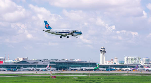 Vietnam Airlines Airbus A320 flying