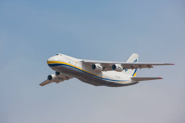 Antonov An-124 Ruslan Heavy Cargo Airplane Antalya/ TURKEY - April 28, 2018:Antonov An-124 Ruslan Heavy Cargo Airplane in flight in Antalya/TURKEY on 28th April 2018. The Antonov An-124 Ruslan is a strategic airlift jet aircraft. It was designed in the 1980s by the Antonov design bureau in the Ukrainian SSR, then part of the Soviet Union. antonov 124 stock pictures, royalty-free photos & images