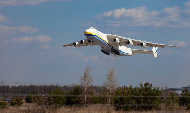 The plane Antonov 225 AN-225 Mriya, the biggest airplane in the world taking off from the airport. Largest aircraft flying in the sky. Antonov airlines. Ukrainian cargo plane AN225 Gostomel, Ukraine - April 11, 2020: The plane Antonov 225 AN-225 Mriya, the biggest airplane in the world taking off from the airport. Largest aircraft flying in the sky. Antonov airlines. antonov 225 stock pictures, royalty-free photos & images