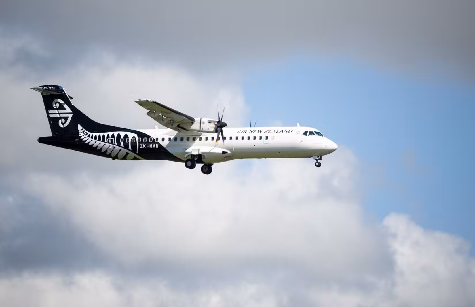 Air New Zealand ATR 72 Landing In Auckland