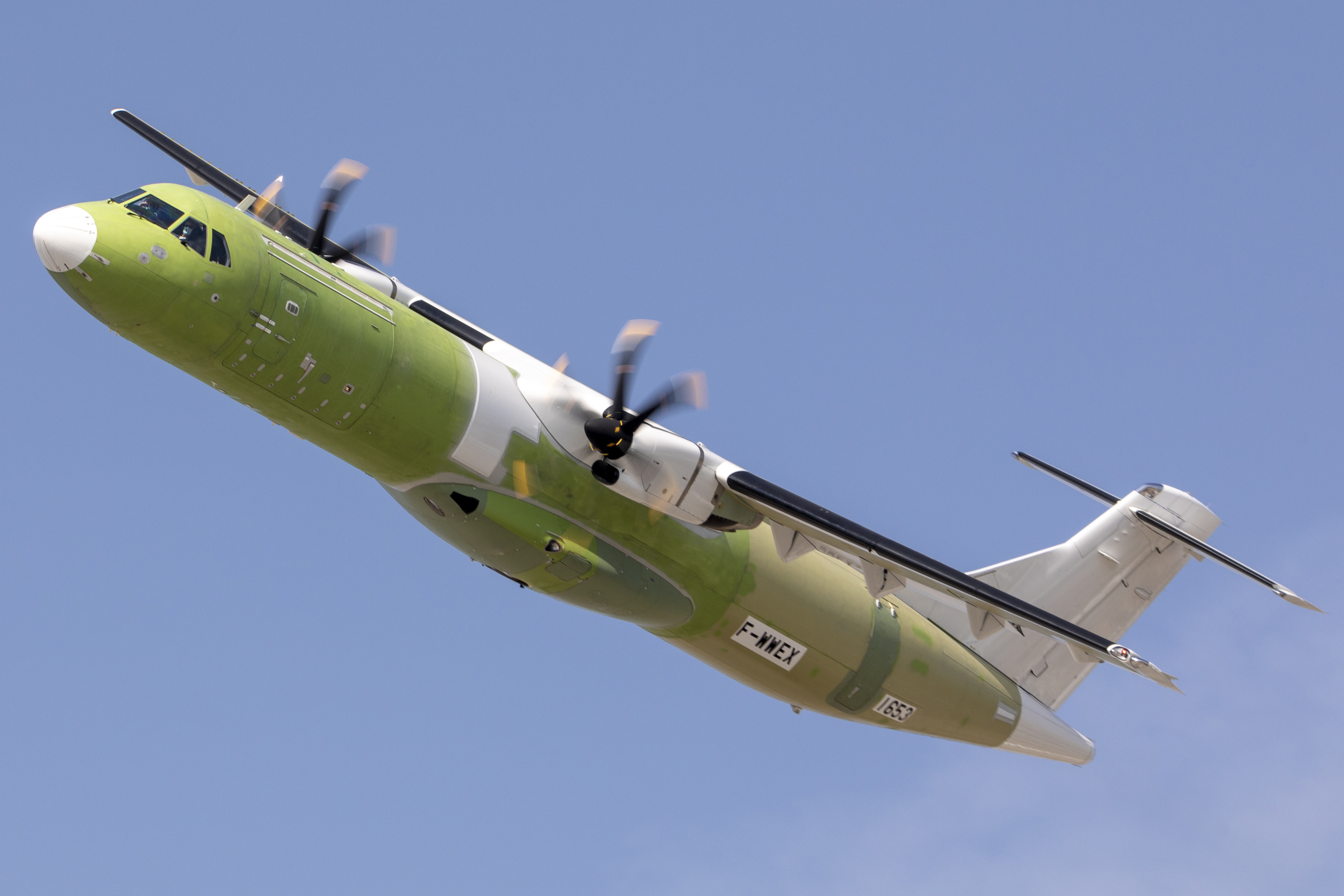 ATR 72F flying