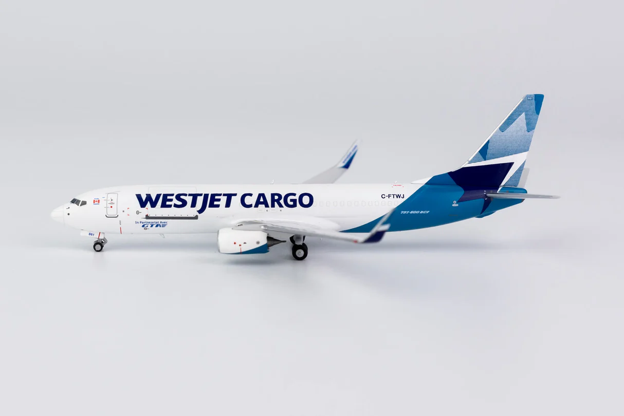Boeing 737-800BCF flying