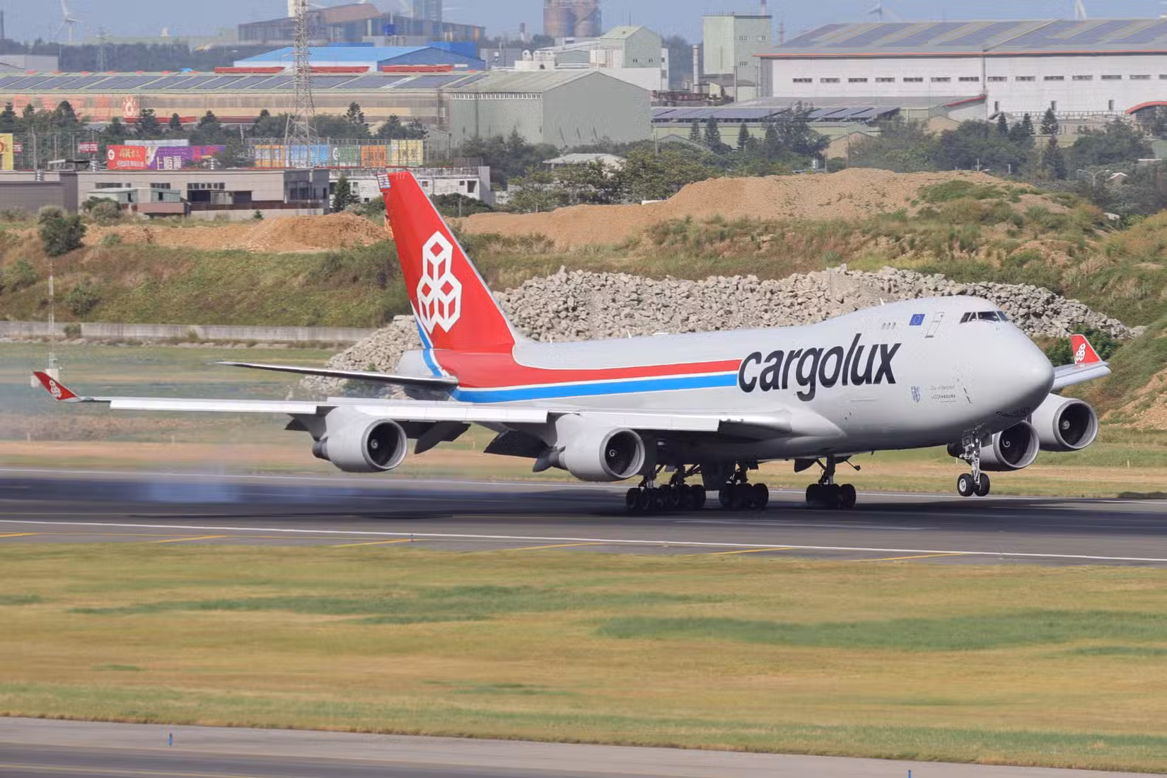 Cargolux Boeing 747-400F Landing
