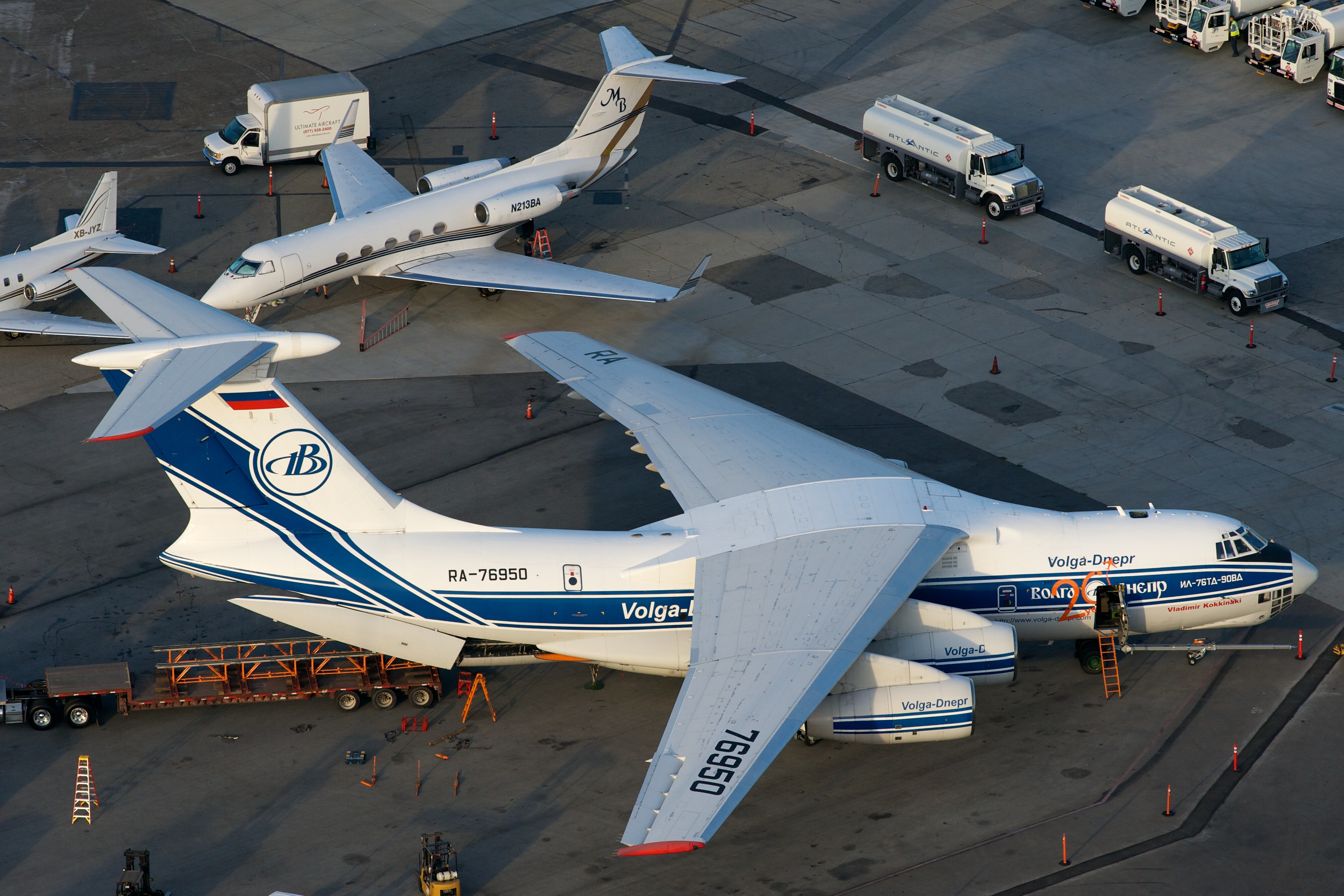The Il-76 is a high-wing freighter with four turbofans and a T-tail