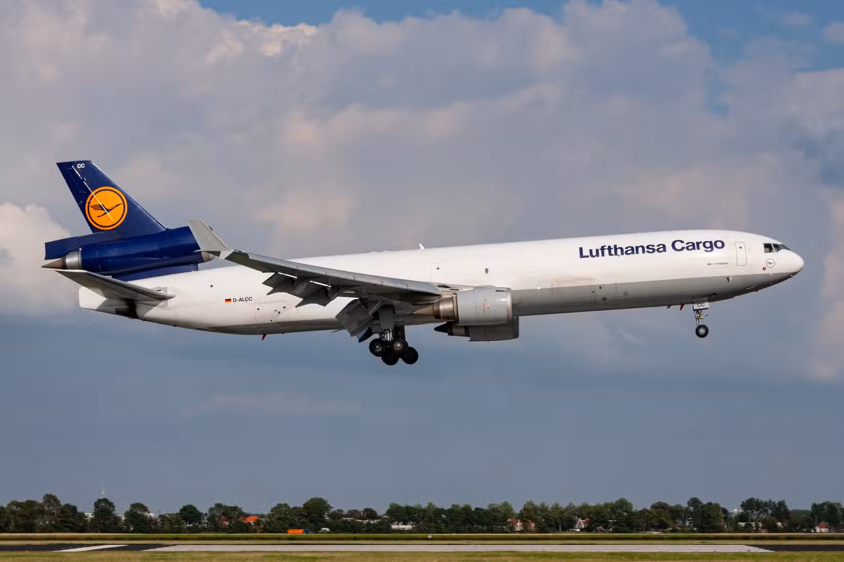 Lufthansa Cargo McDonnell Douglas MD-11F Landing