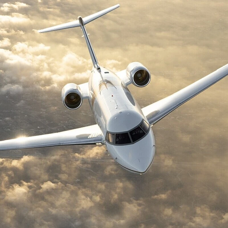 Bombardier Challenger 650 flying