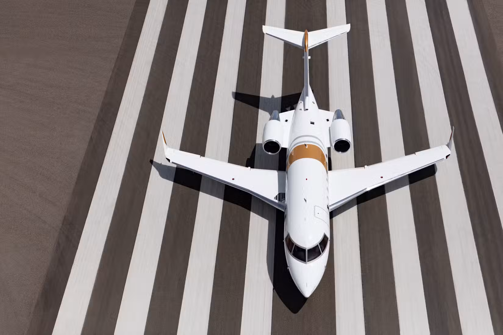 Bombardier Challenger 650 Exterior Ground