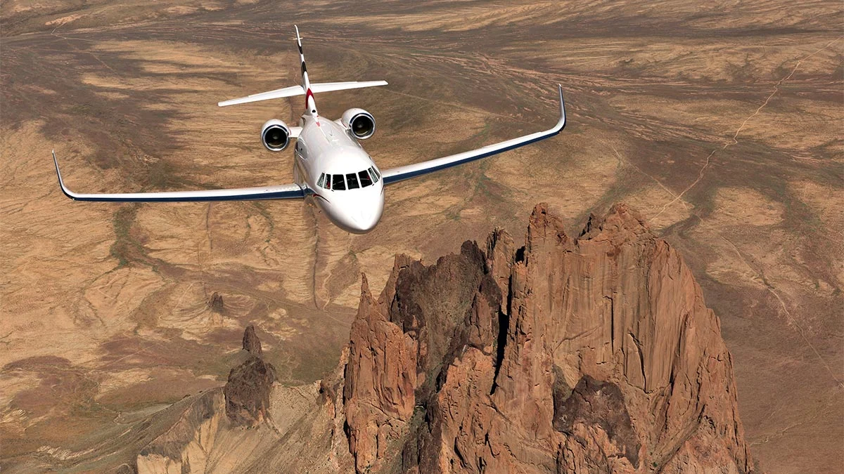 Dassault Falcon 2000LXS flying