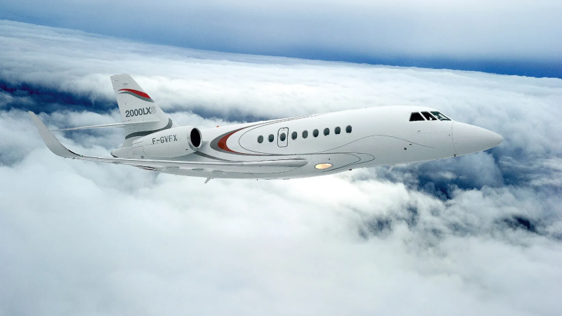 Dassault Falcon 2000LXS in flight.