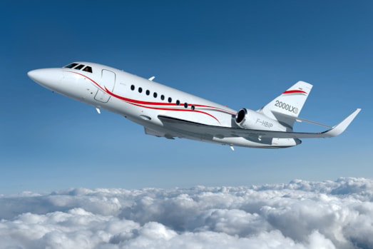 Falcon 2000LXS Exterior Flying