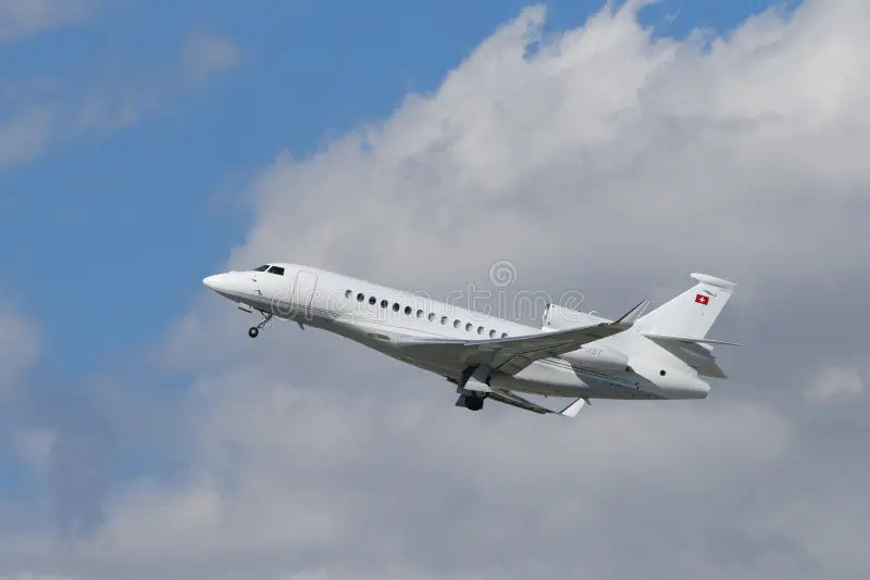 Dassault Falcon 7X flying