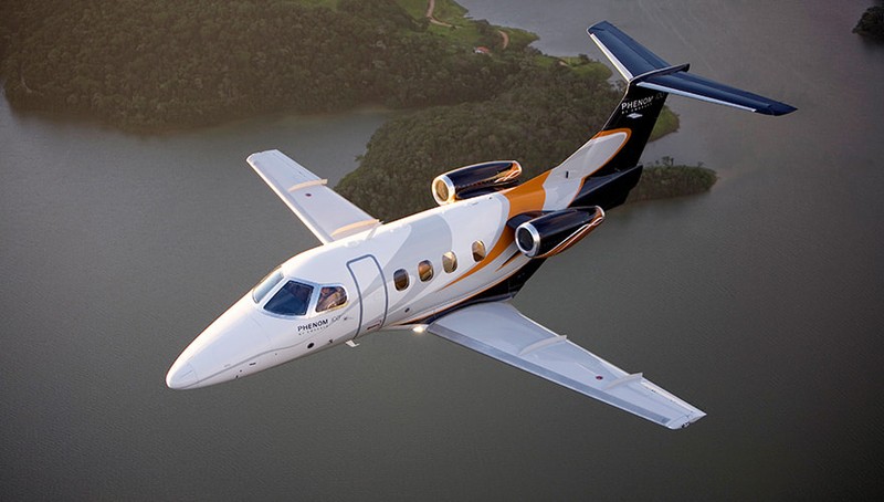Embraer Phenom 100EV flying