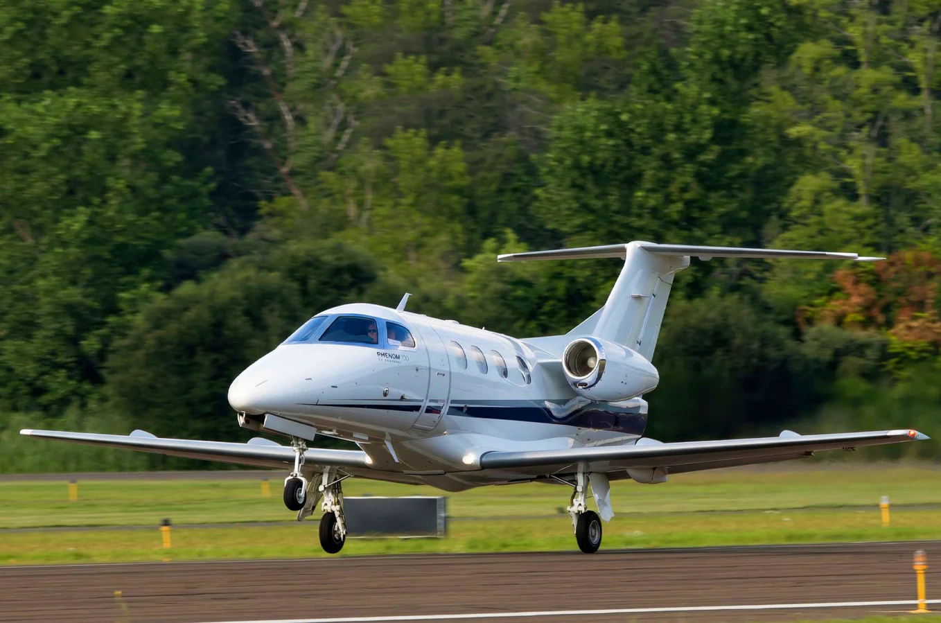 Embraer Phenom 100EV landing