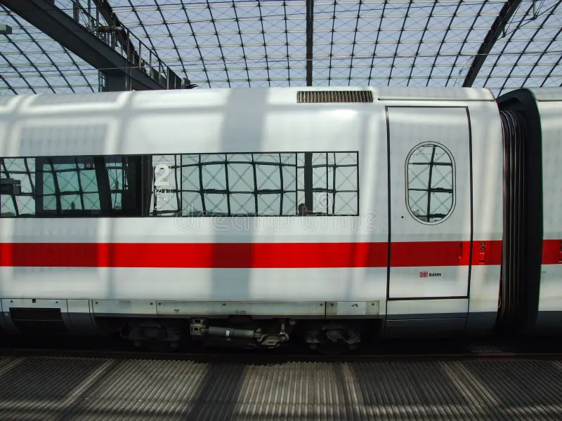 Class 401 DB ICE-1 High-Speed Train Intercity Express, in upper level of Berlin Hauptbahnhof terminal. Terminal roof reflected in windows. Close-up side view. Photo taken in 2008, shortly after terminal modernisation. Ice train side view stock images, royalty-free photos and pictures