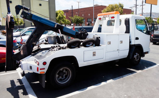 Tow-Truck Parked white tow-truck. tow truck side view stock pictures, royalty-free photos & images